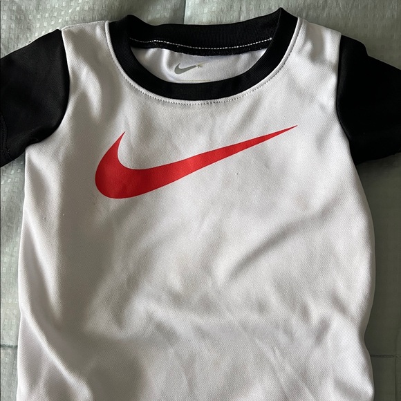 Nike Kids' Multicolor T-Shirt/Shorts/One piece fleece Collection- 7 pieces total - Picture 8 of 9